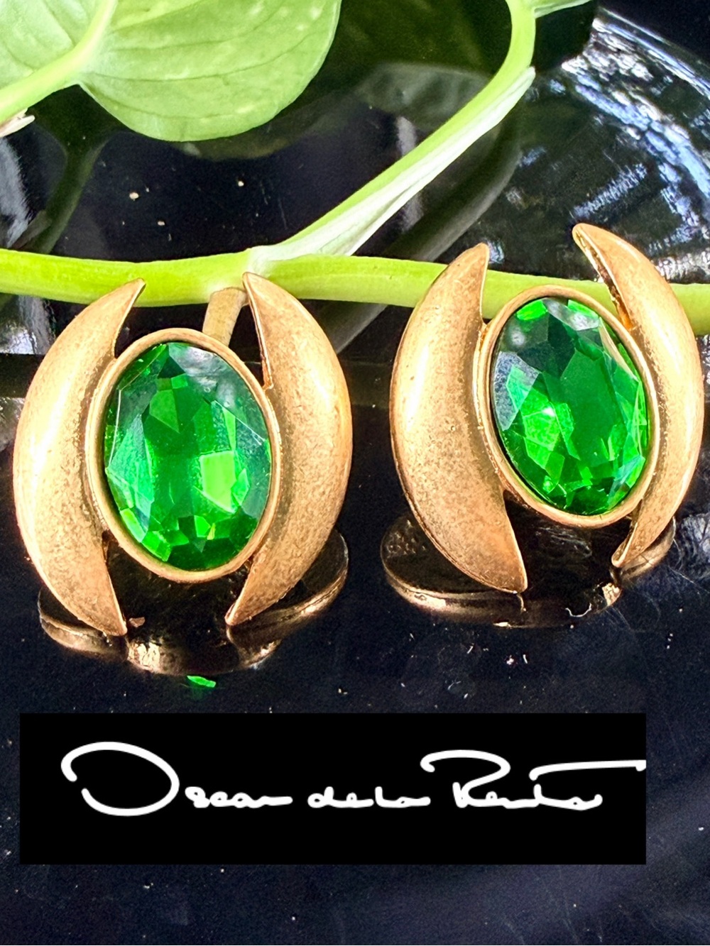 Oscar de la Renta EARRINGS 18k EMERALD Gold-Tone w/Sparkling Green Crystal- Post